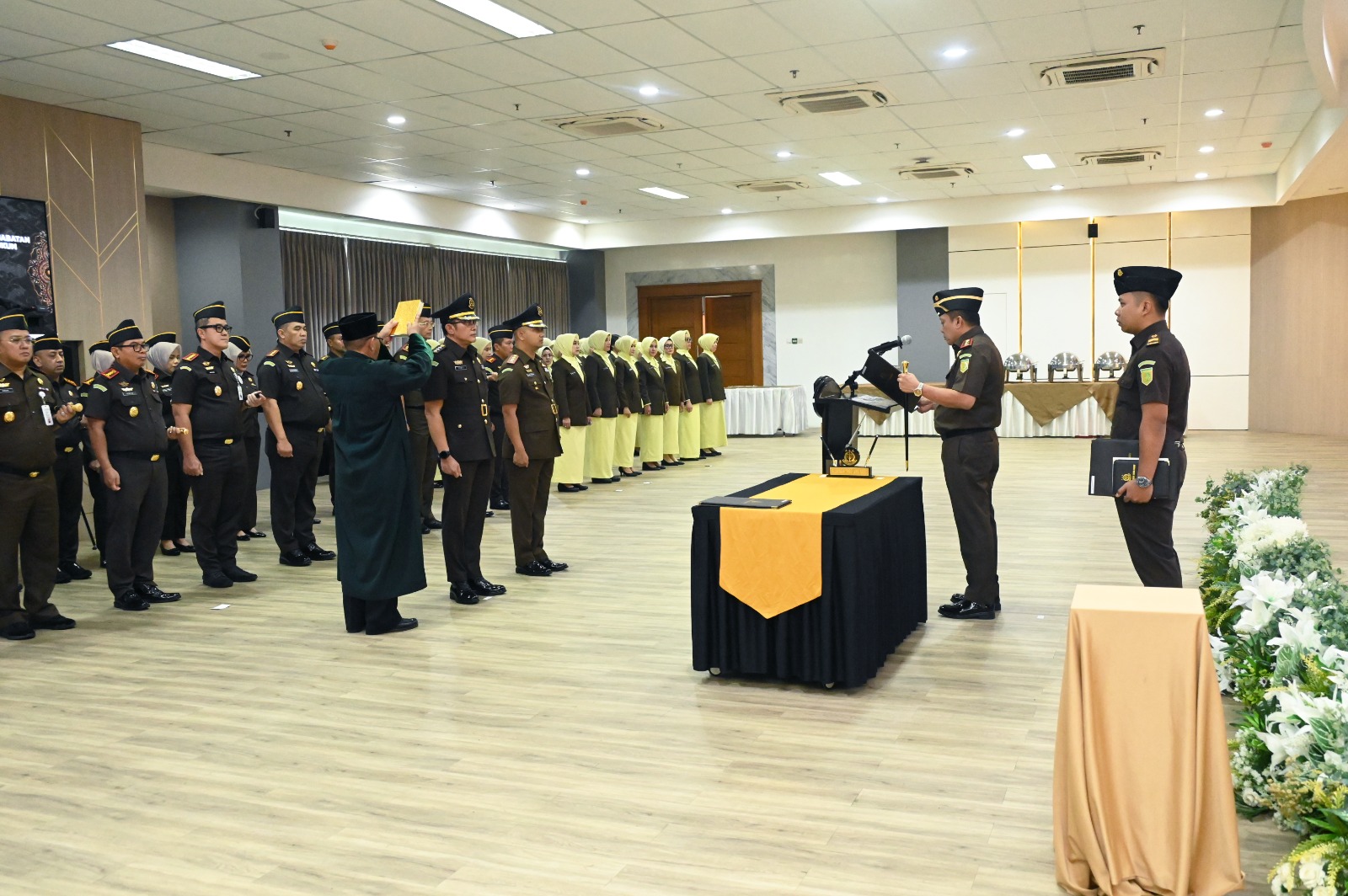 Kajati Jabar Lantik Asintel dan Kajari Cirebon, Dorong Terobosan Digital
