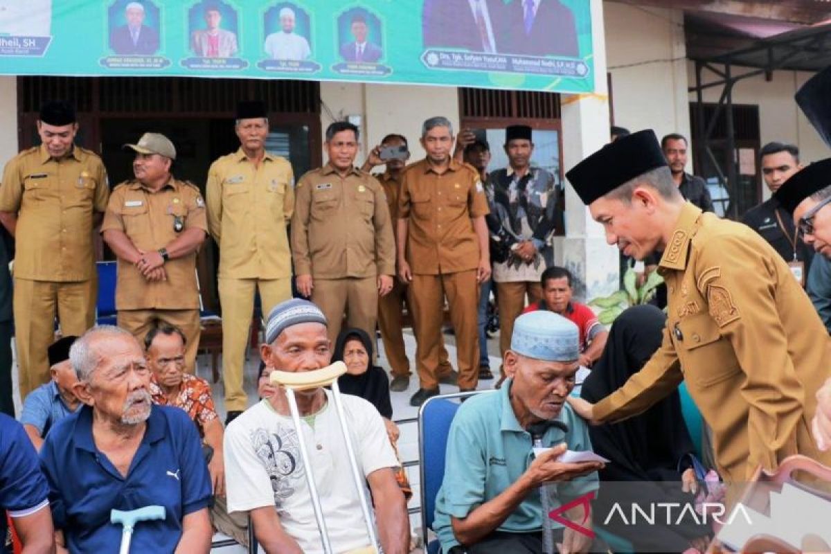 Aceh Barat Salurkan Rp6,4 Miliar Bantuan Bagi 8.969 Fakir Miskin