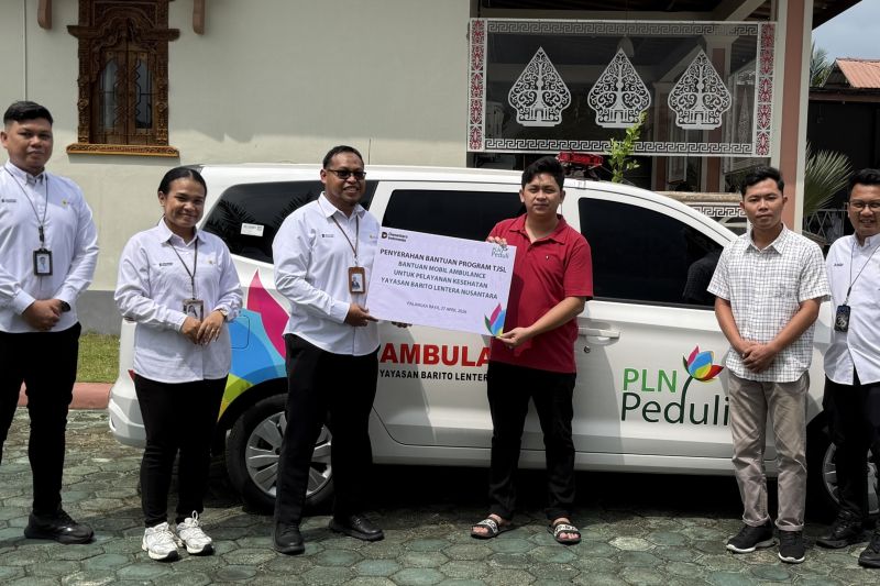 PLN Kalselteng Salurkan Dua Ambulans untuk Layanan Medis Darurat Kalteng