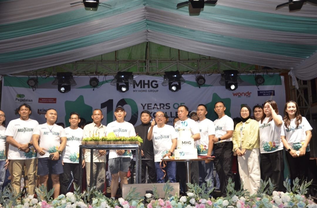 HUT ke-10 My Home Group, Ratusan Warga Sintang Ikuti Glow Night Run