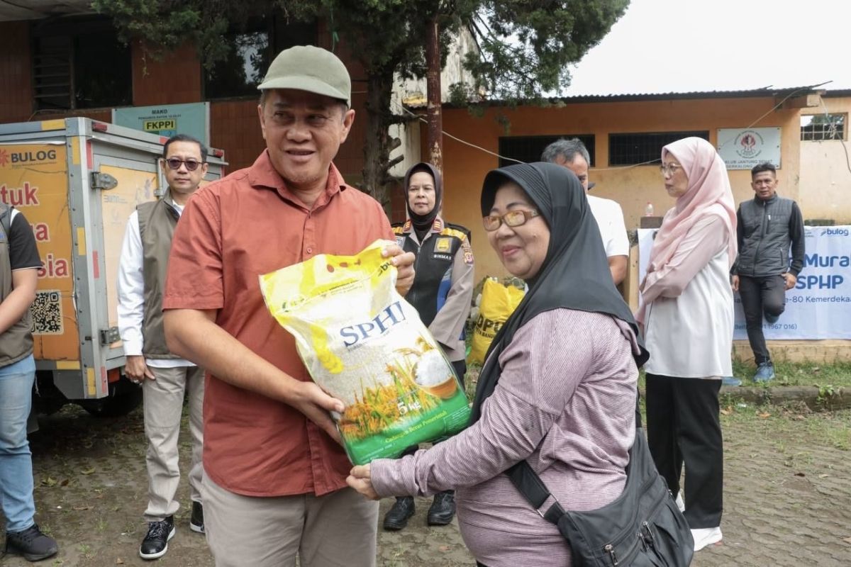 Wali Kota Bandung Jamin Kualitas Beras Bantuan untuk 146.232 Penerima
