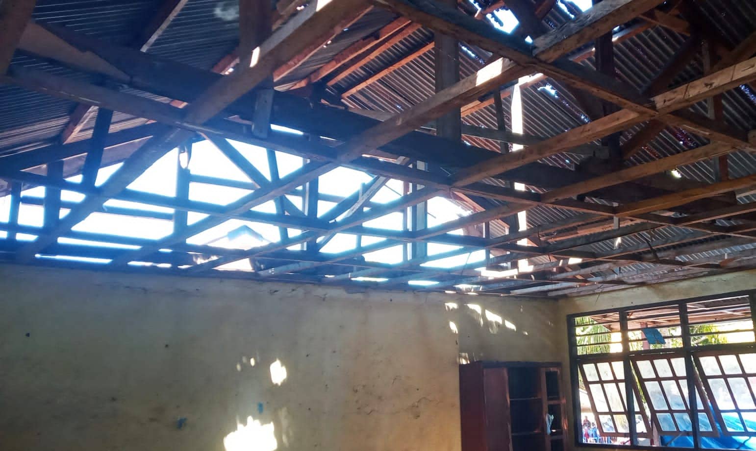 Tiga SD di Wulanggitang Rusak, Siswa Terpaksa Belajar di Rumah Warga