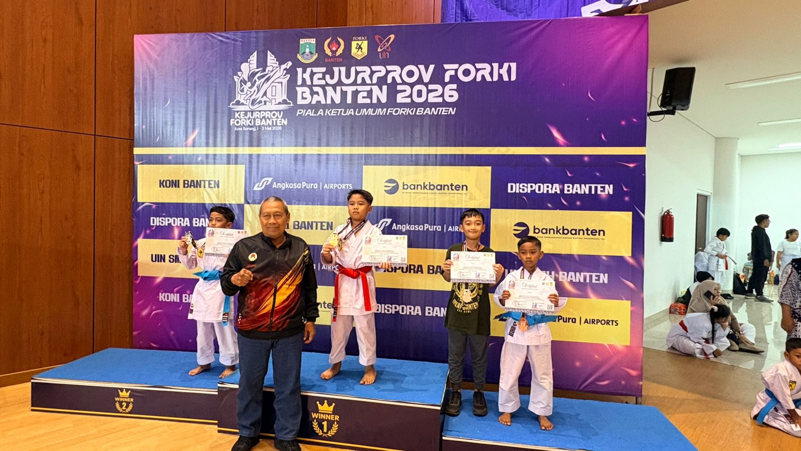 Siswa SD Bosowa Al Azhar Cilegon Sabet Juara Karate Tingkat Banten
