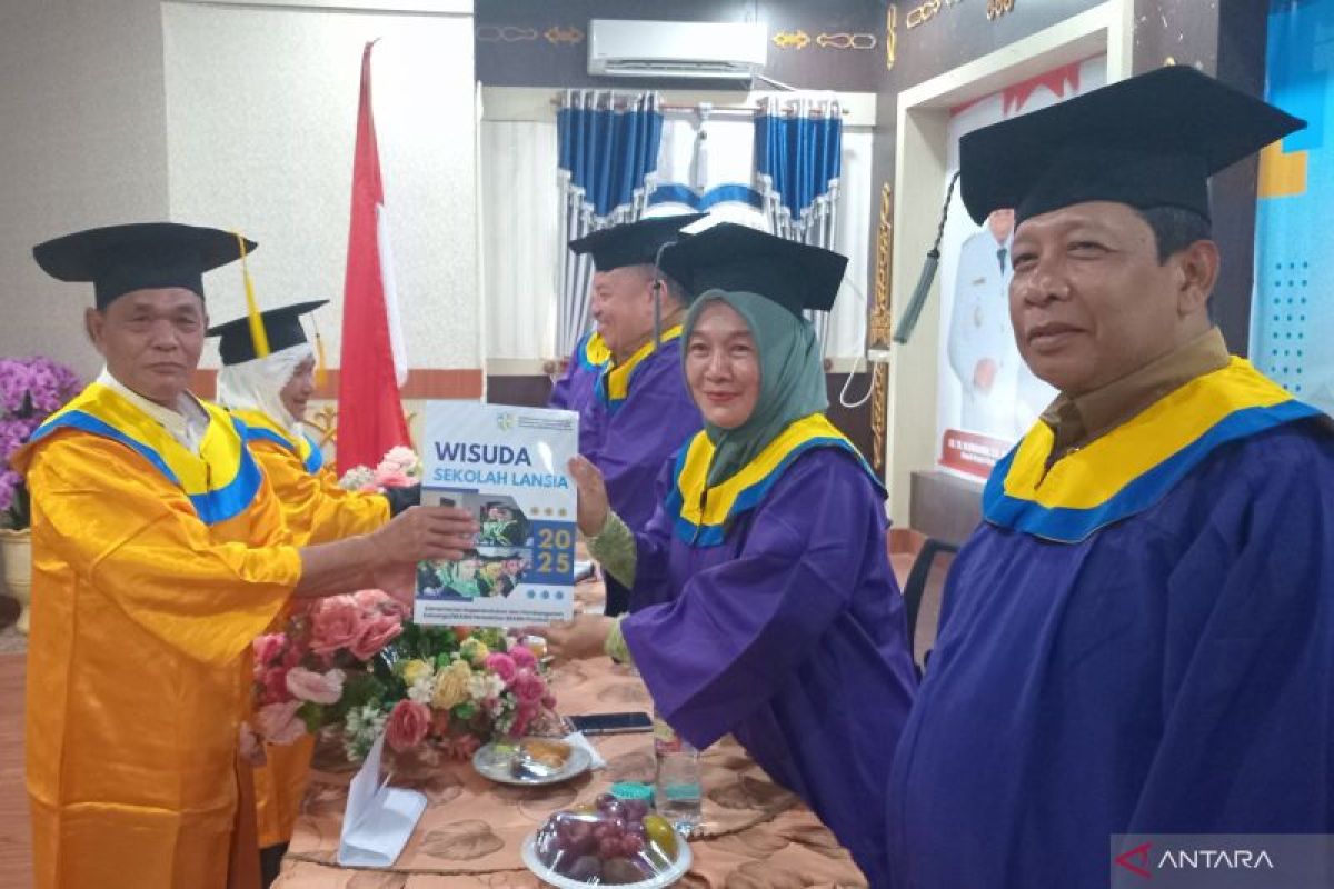 BKKBN Aceh Wisuda 209 Peserta Sekolah Lansia di Nagan Raya