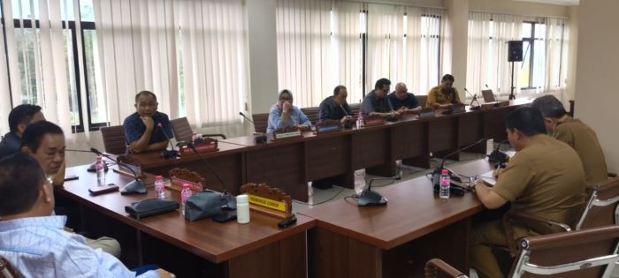 DPRD Sulut Desak Dinas PUPR Segera Perbaiki Jalan Rusak Minsel-Mitra