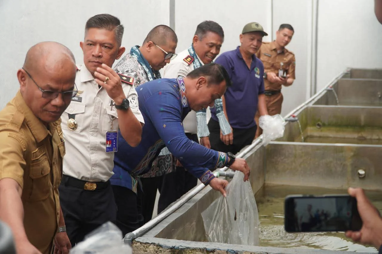 Wako Padang Panjang Lepas Bibit Ikan di Rutan Perkuat Ketahanan Pangan