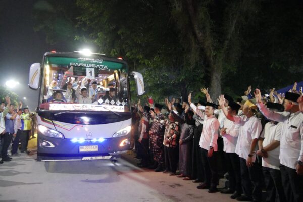 Walikota Tanjungbalai Lepas 130 Jamaah Calon Haji Menuju Asrama Medan