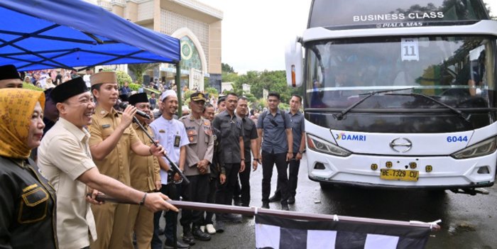 Bupati Lampung Selatan Lepas 413 Calon Jemaah Haji Kloter 17