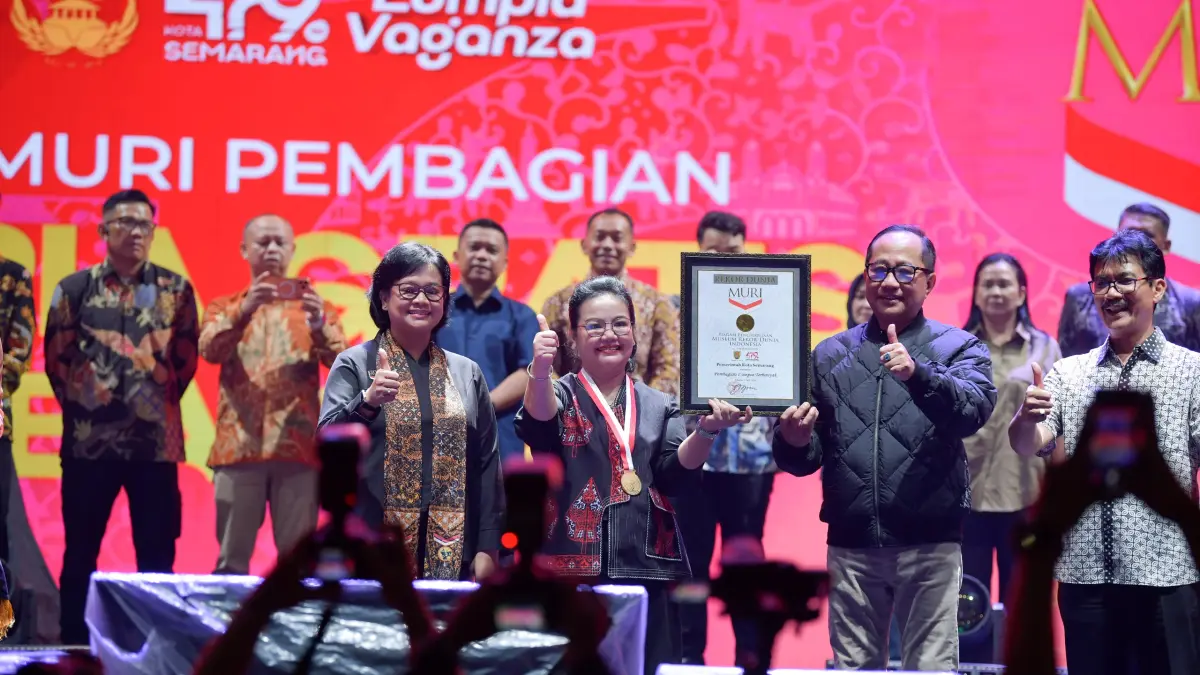Pemkot Semarang Pecahkan Rekor MURI Bagikan 10.052 Lumpia Gratis