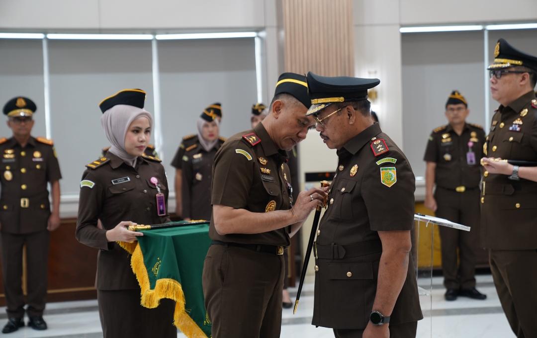 Kajati Lampung Lantik Wakajati Baru dan Kajari Lampung Timur