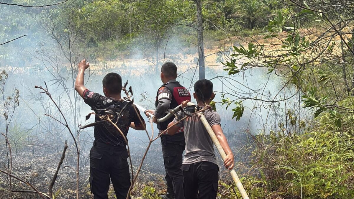 Karhutla Tanjung Selor KM 4 Padam Usai Polisi Terjunkan Water Cannon
