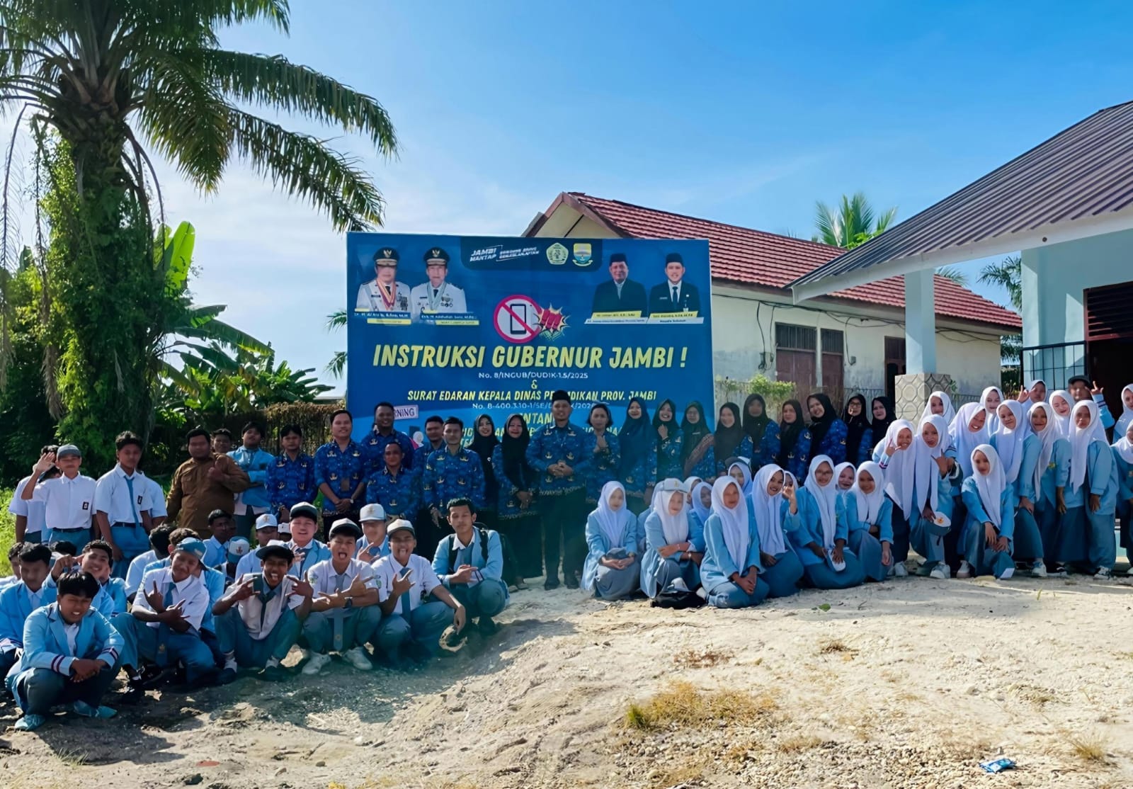 SMKN 15 Merangin Batasi HP Siswa dan Hidupkan Permainan Tradisional
