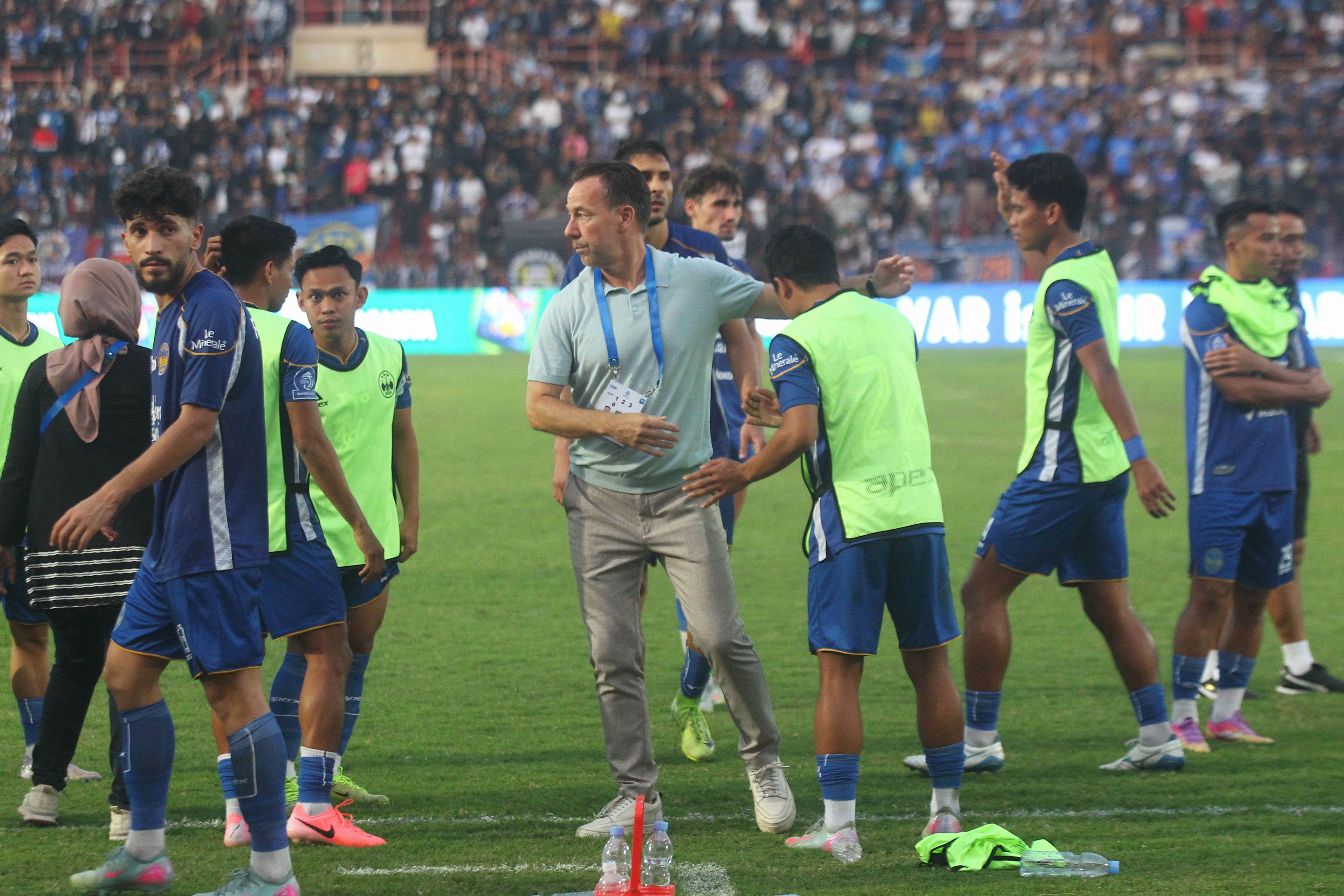 PSIM Jogja Pertahankan Pelatih Jean Paul van Gastel untuk Musim Depan