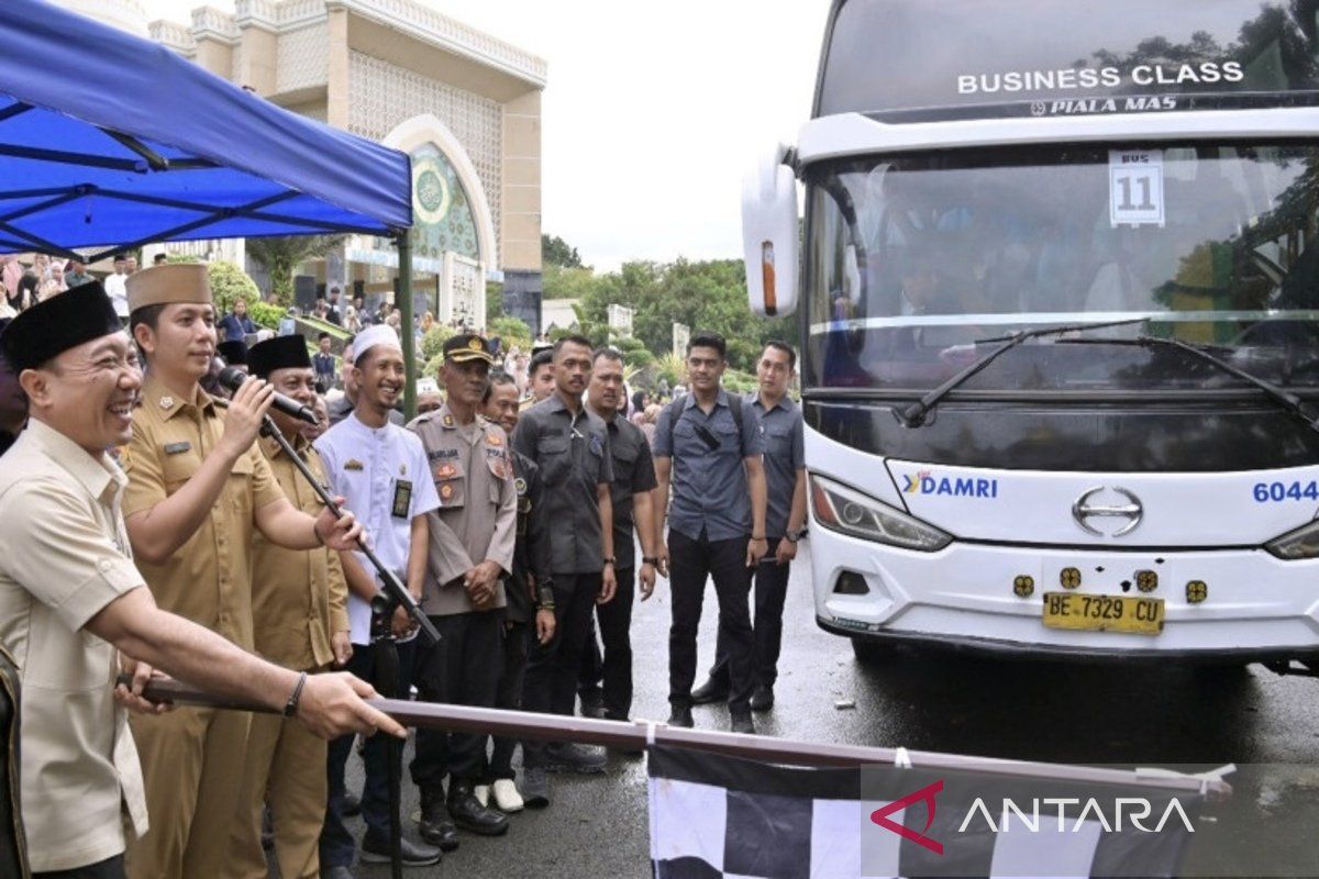 Lampung Selatan Lepas 413 Calon Haji Kloter 17 Menuju Tanah Suci