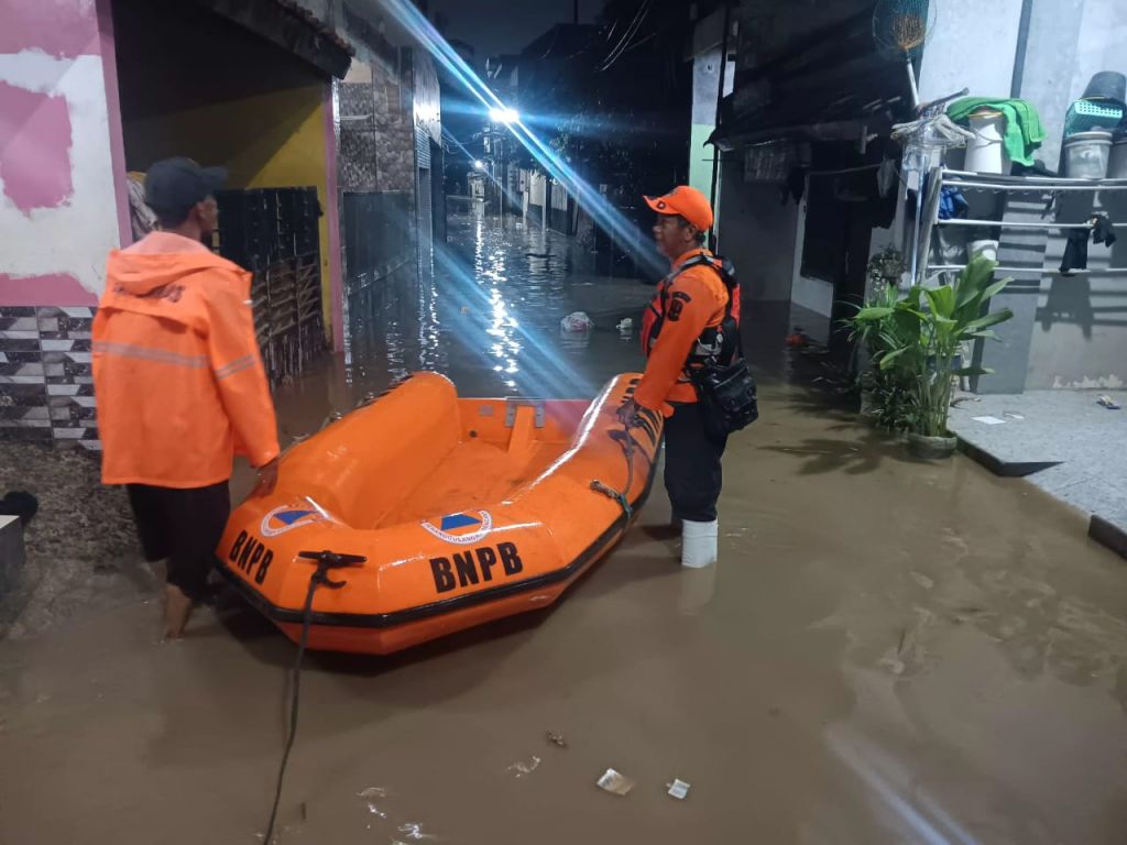 Kali Bekasi Meluap, 4 Wilayah di Kota Bekasi Terendam Banjir Kiriman