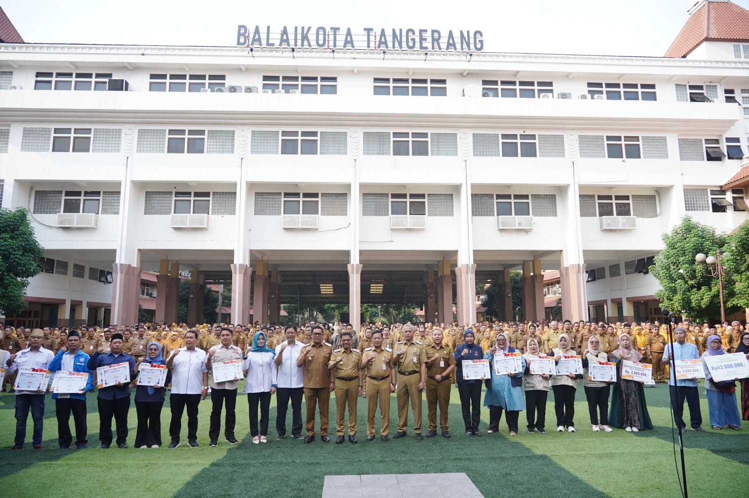 Wali Kota Tangerang Sachrudin Beri Penghargaan Pilar Sosial Terbaik 2026