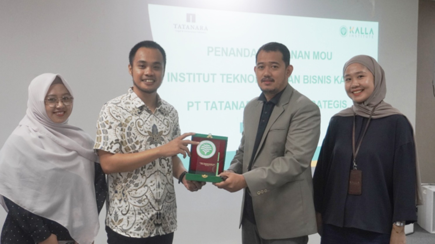 Mahasiswa Kalla Institute Makassar Kini Dibekali Fondasi Hukum Bisnis