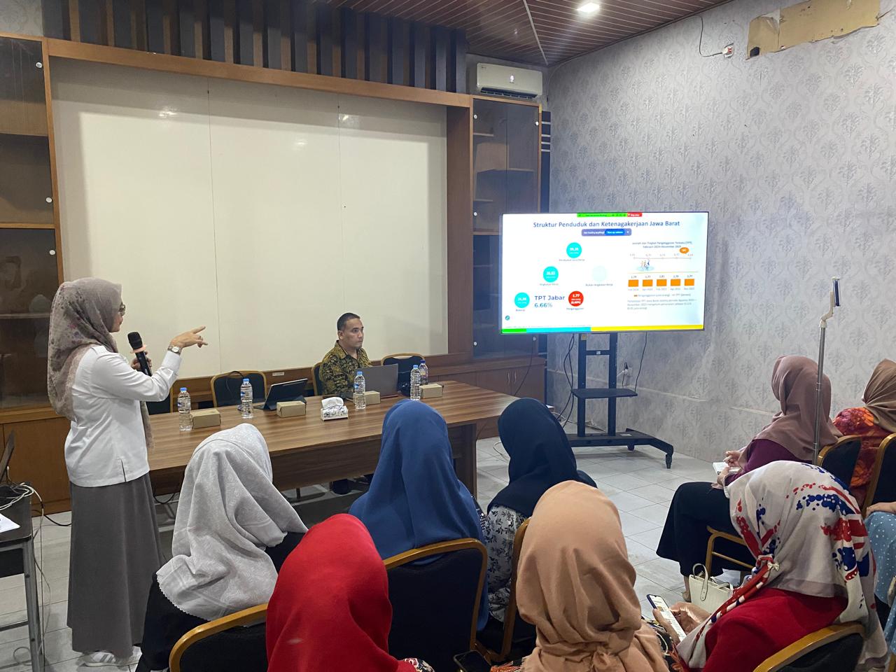 Pemprov Jabar Ungkap Lulusan SMK Dominasi Angka Pengangguran di Cirebon