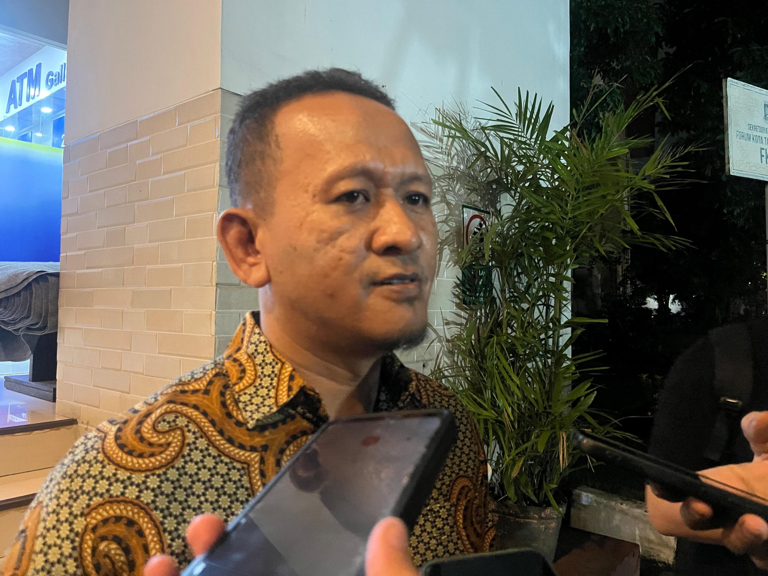 Pemkot Tangerang Salurkan 500 Nasi Bungkus untuk Korban Banjir Cipondoh