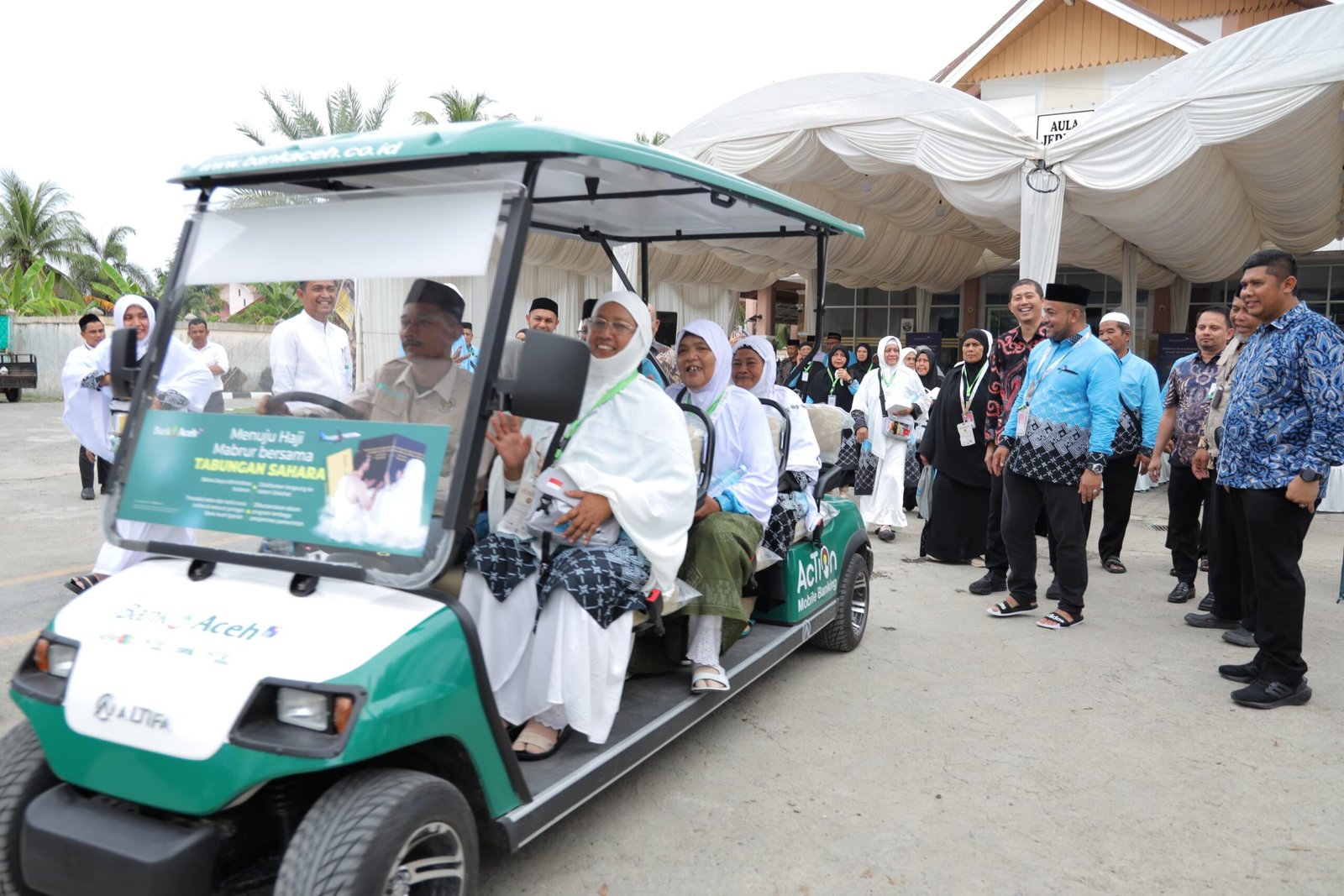 Bank Aceh Bantu Mobilisasi Jamaah Haji Lansia di Embarkasi Aceh