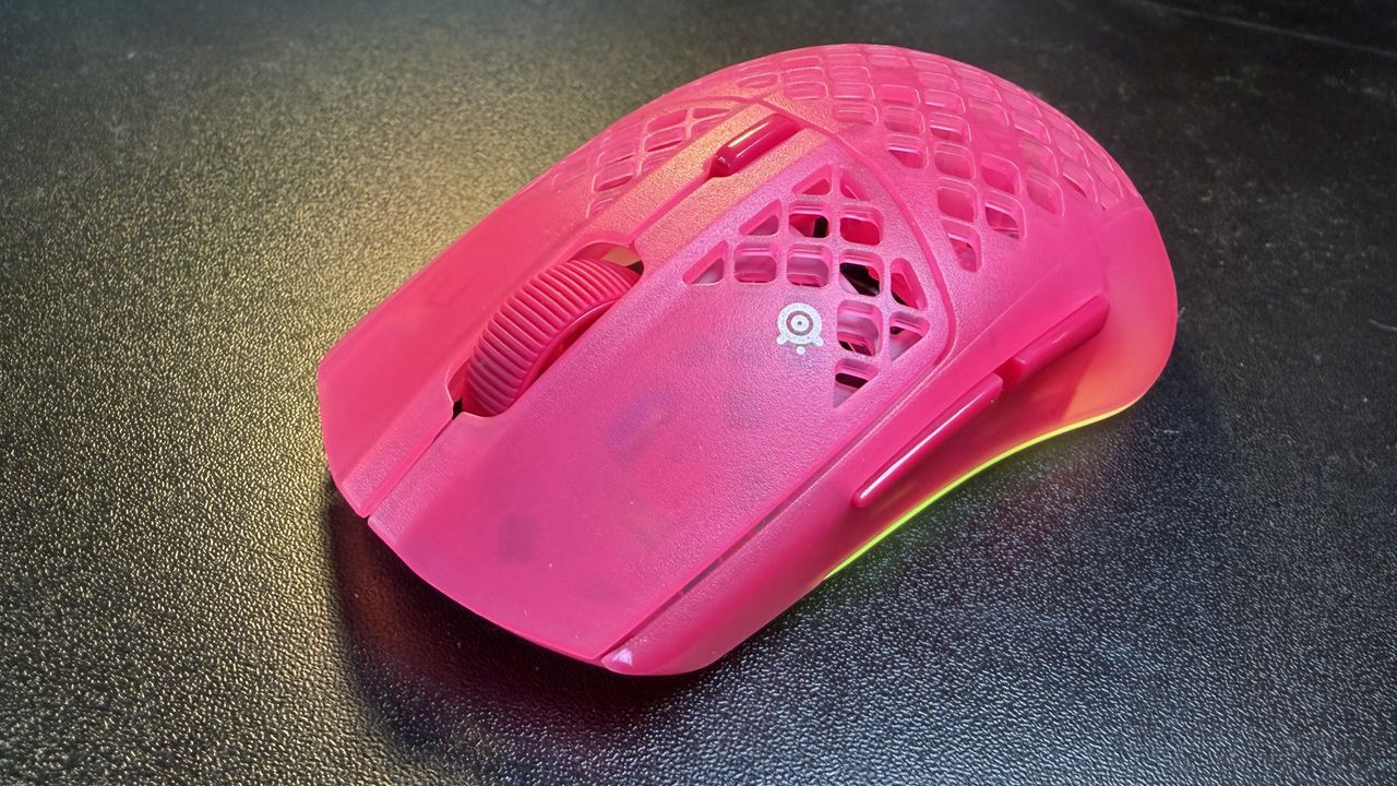 SteelSeries Aerox 3 Gen 2: Estetika Transparan yang Terganjal Sensor