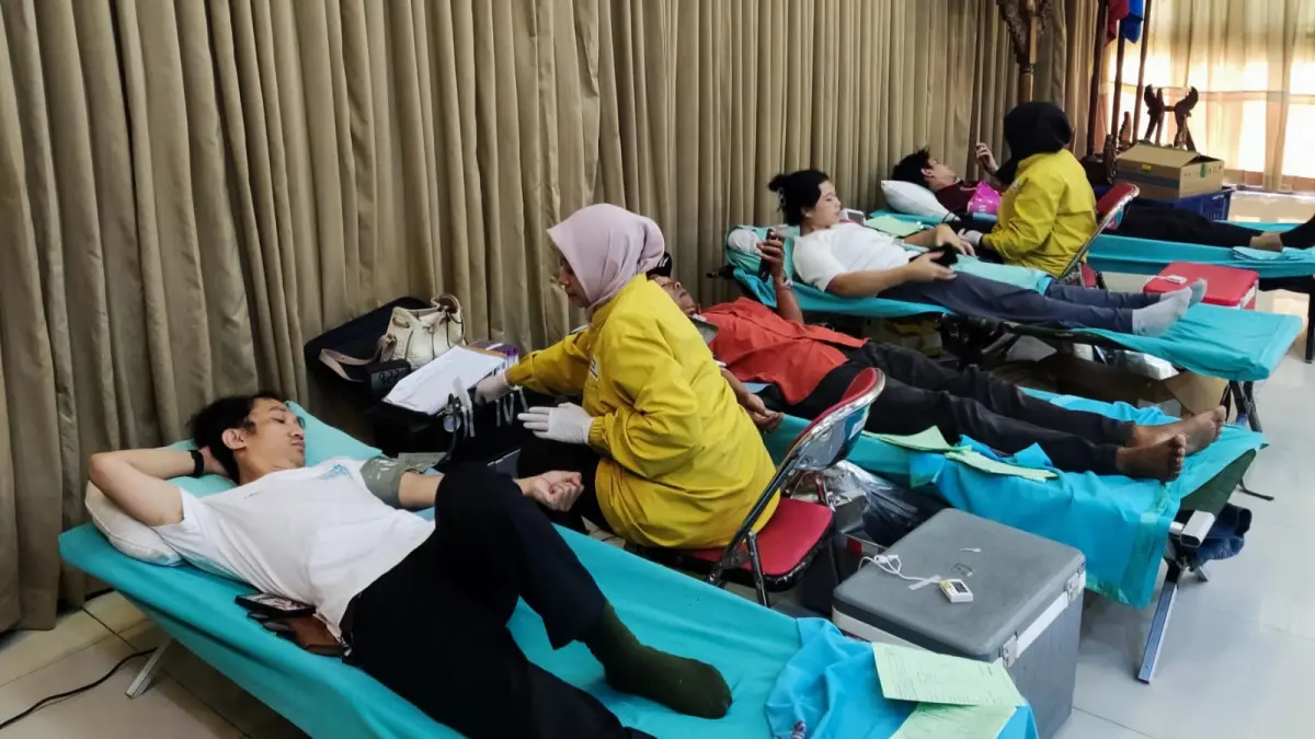 Dharma Wanita ISI Surakarta Ajak Warga Donor Darah di Kampus I