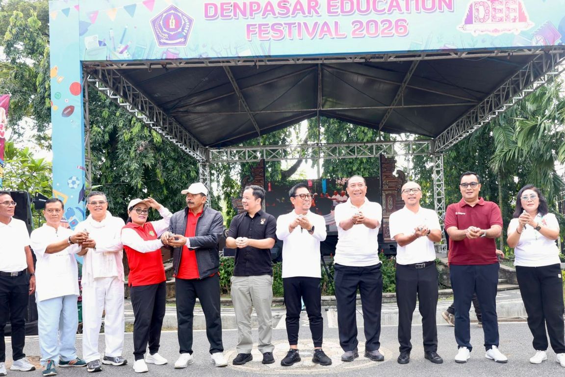 Pemkot Denpasar Raih Rekor MURI Yoga Massal 12.971 Siswa di DEF 2026