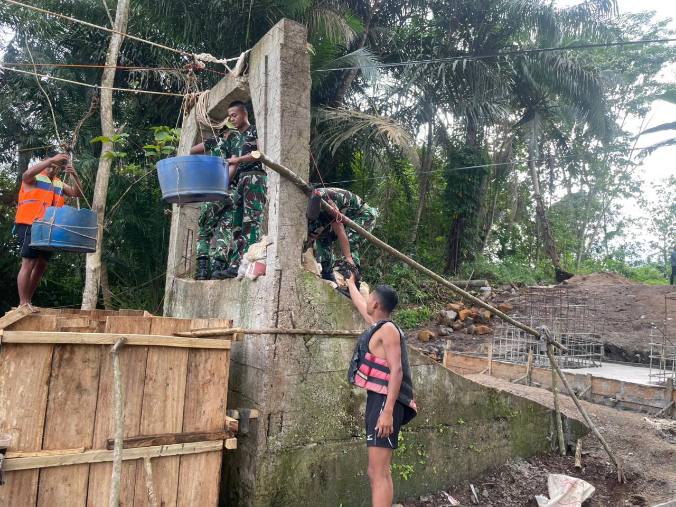 TNI Bangun Jembatan Perintis Garuda 58 Meter di Abung Pekurun