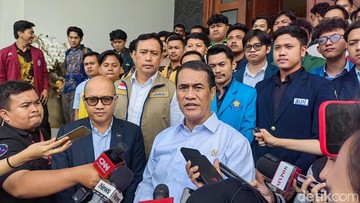 Mentan Amran Sikat 76 Mafia Pangan, Harga Pupuk Turun 20 Persen