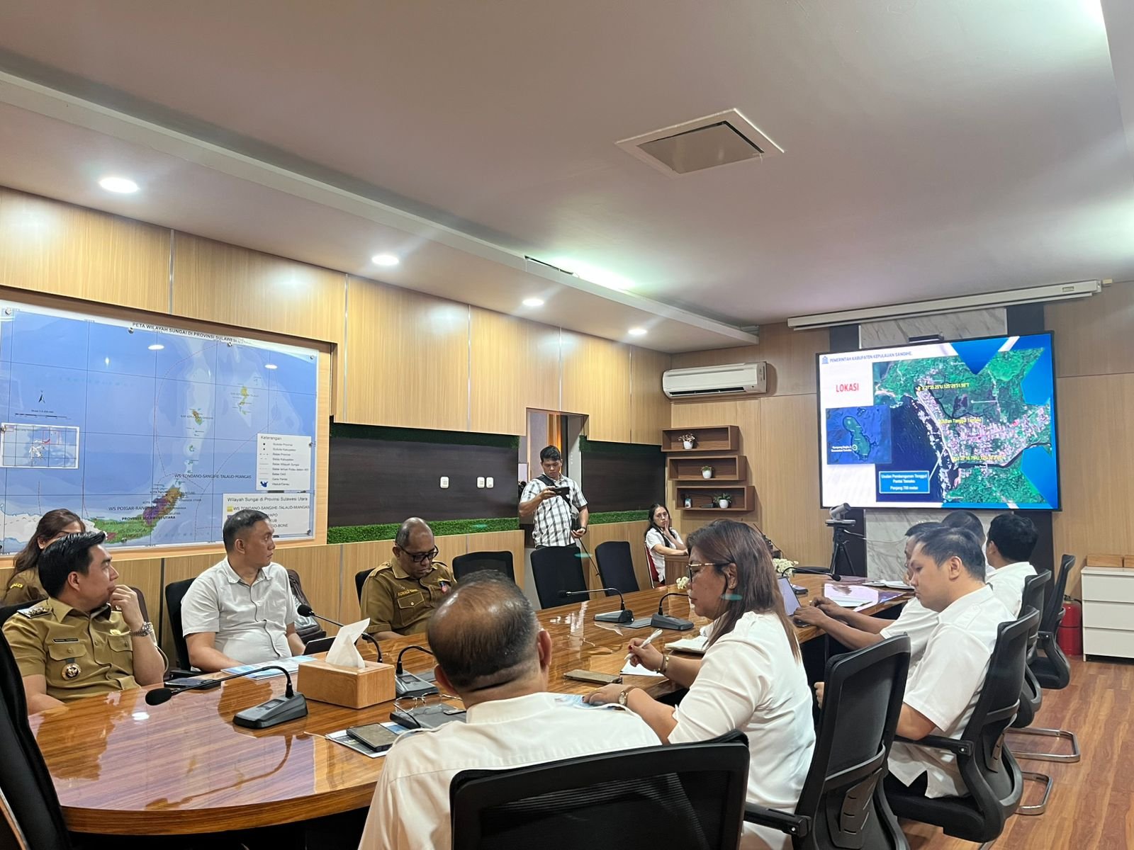 Abrasi 20 Meter, Bupati Sangihe Michael Thungari Desak Pembangunan Tanggul Pantai