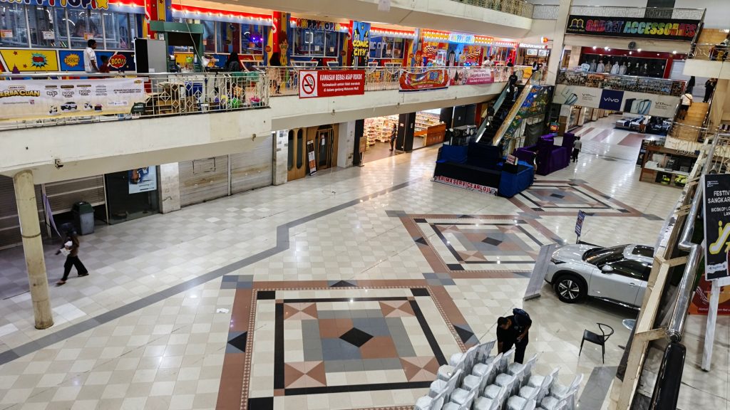 Wali Kota Mataram Mohan Roliskana Tagih Tunggakan Royalti Mataram Mall