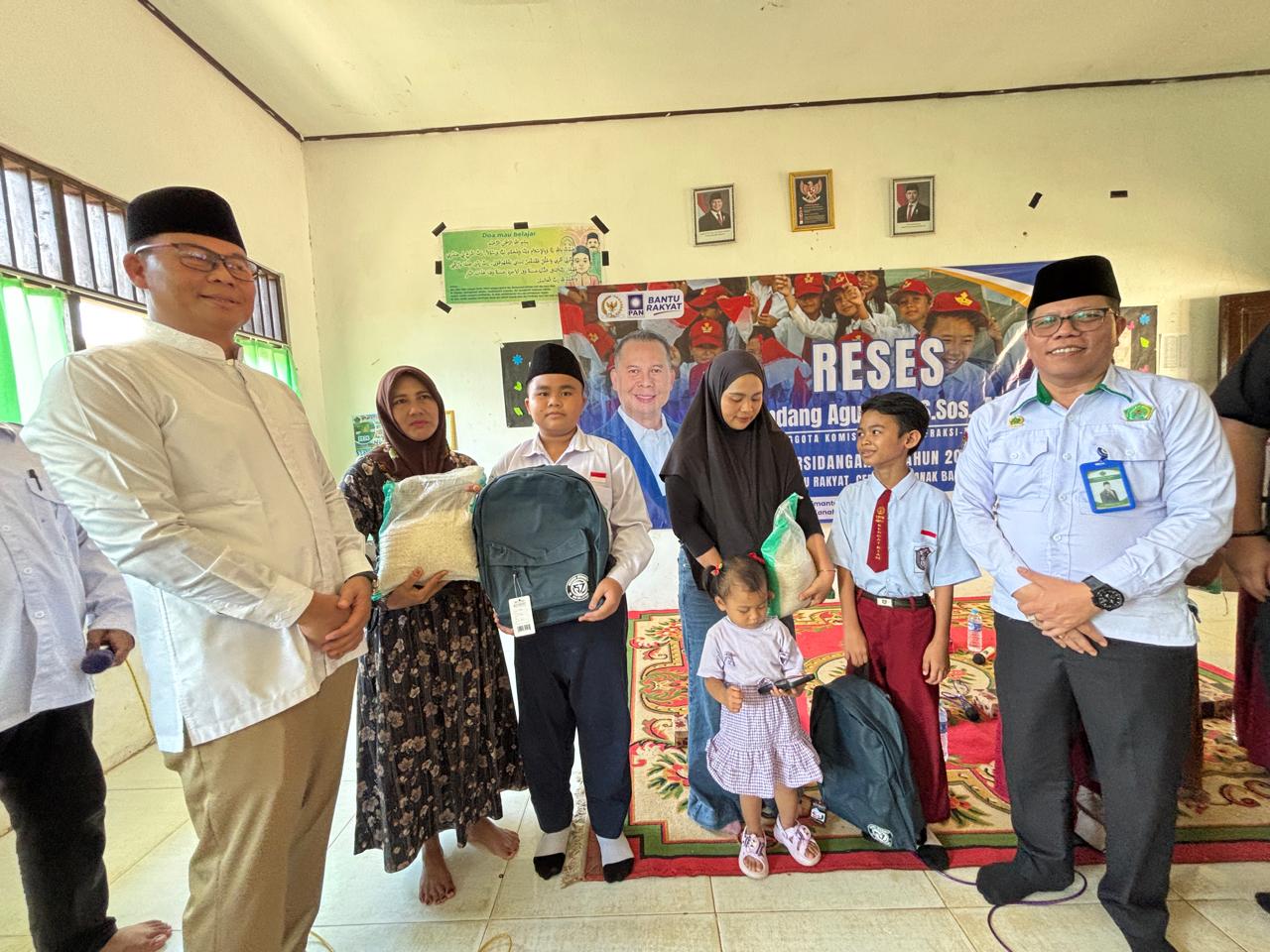 Endang Agustina Ingatkan Dampak Negatif Gadget di MTsN 4 Tanah Laut