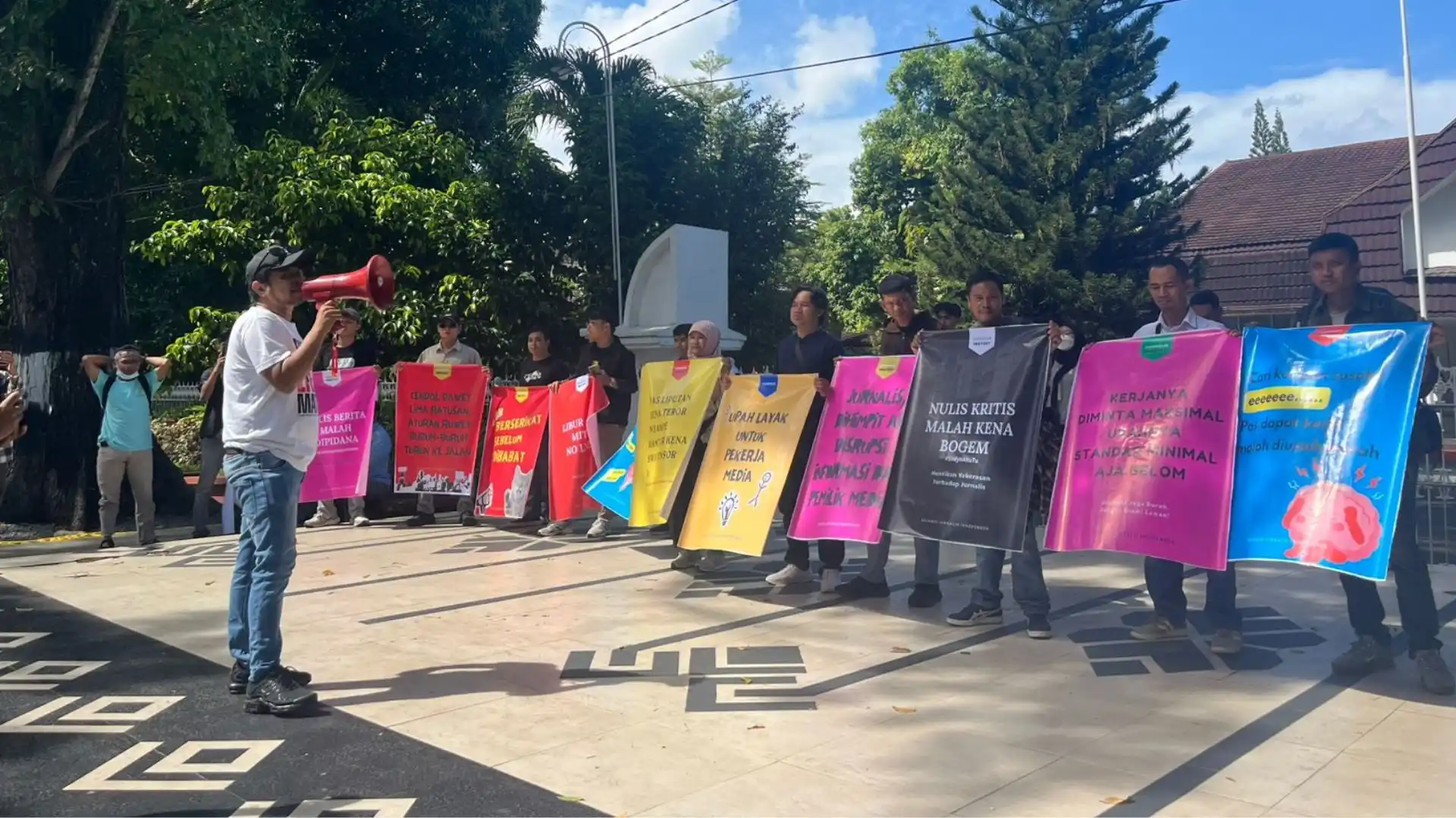 Indeks Pers Turun, Jurnalis NTB Tuntut Ruang Aman dan Upah Layak
