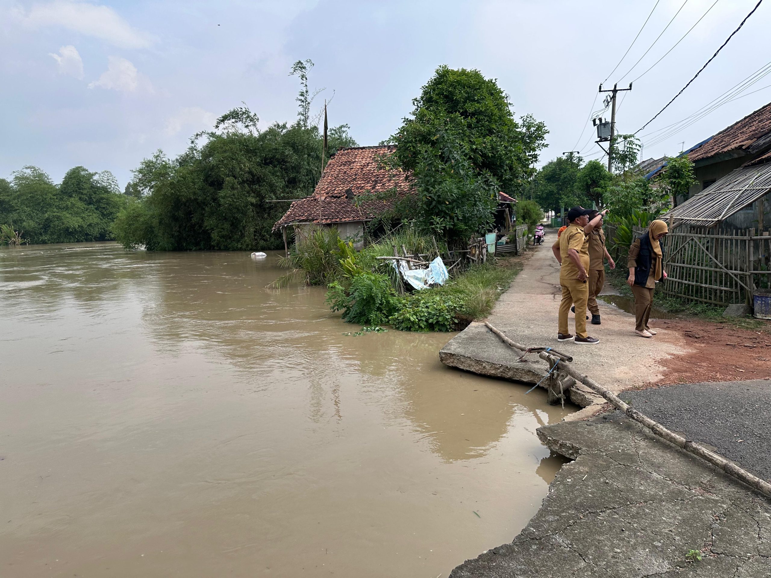 Banjir Luapan Sungai Cibeet Rendam 418 Rumah di Telukjambe Karawang