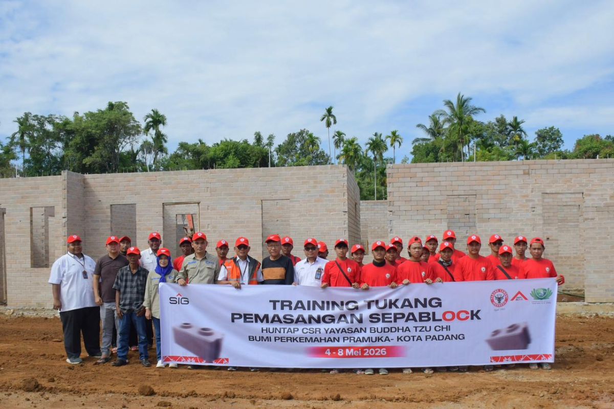 Semen Padang Latih 20 Tukang Kuasai Sepablock untuk Huntap