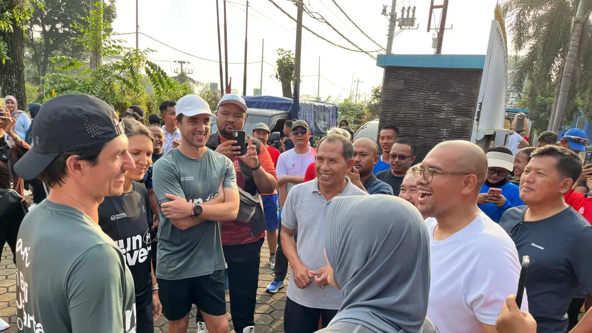 Bupati Batang Sambut Tiga Pelari Sungai Watch di Kecamatan Kandeman
