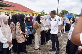 Wali Kota Pariaman Yota Balad Bekali 182 Calon Mahasiswa Saga Saja Plus