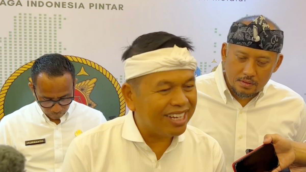 Dedi Mulyadi Fasilitasi 18 Siswi SMKN 2 Rapikan Rambut di Salon