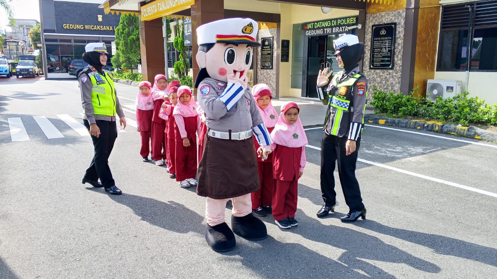 Polresta Tanjungpinang Edukasi Siswa TK Tertib Berlalu Lintas Sejak Dini