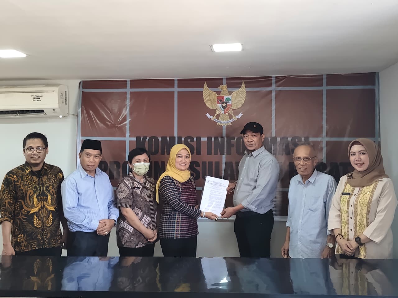 KominfoSS Sulbar Serahkan DIP ke Komisi Informasi Guna Perkuat Transparansi