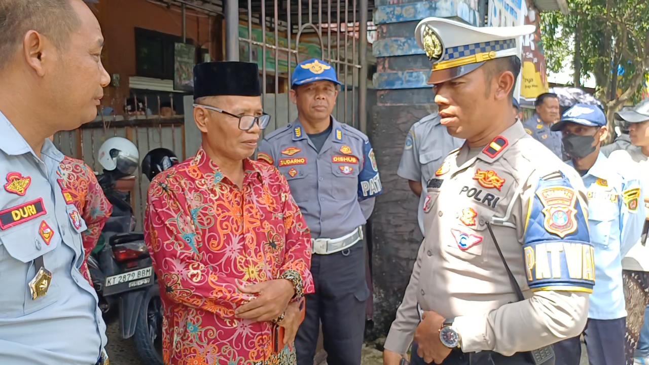 Lahan Parkir Minim Siswa SMA Islam Samarinda Meluber ke Trotoar