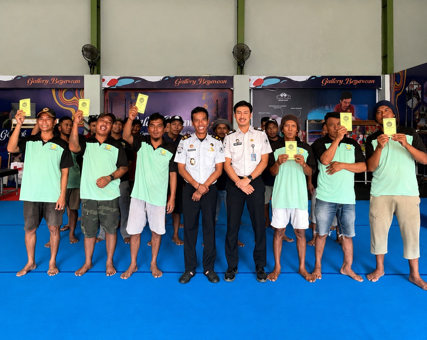 Warga Binaan Lapas Lombok Barat Terima Buku Tabungan dari Hasil Kerja