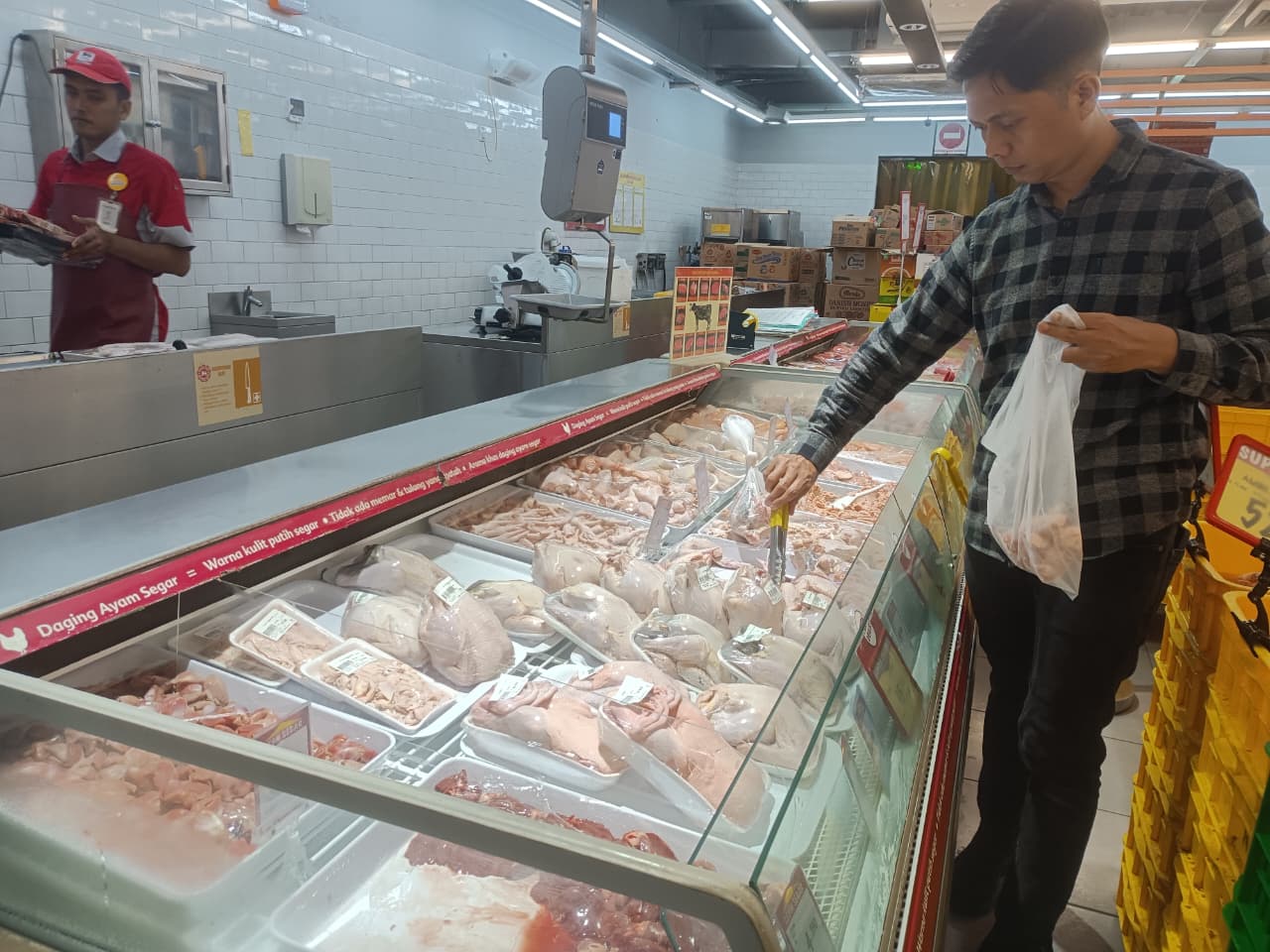 Harga Daging Ayam dan Cabai Picu Deflasi 0,06 Persen di Cirebon