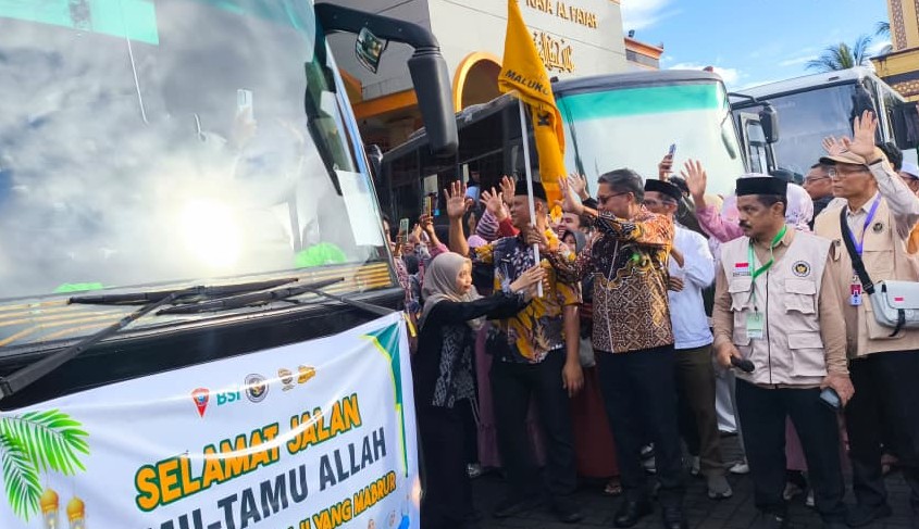 461 Jemaah Ambon Diberangkatkan ke Tanah Suci dengan Doa Haji Mabrur