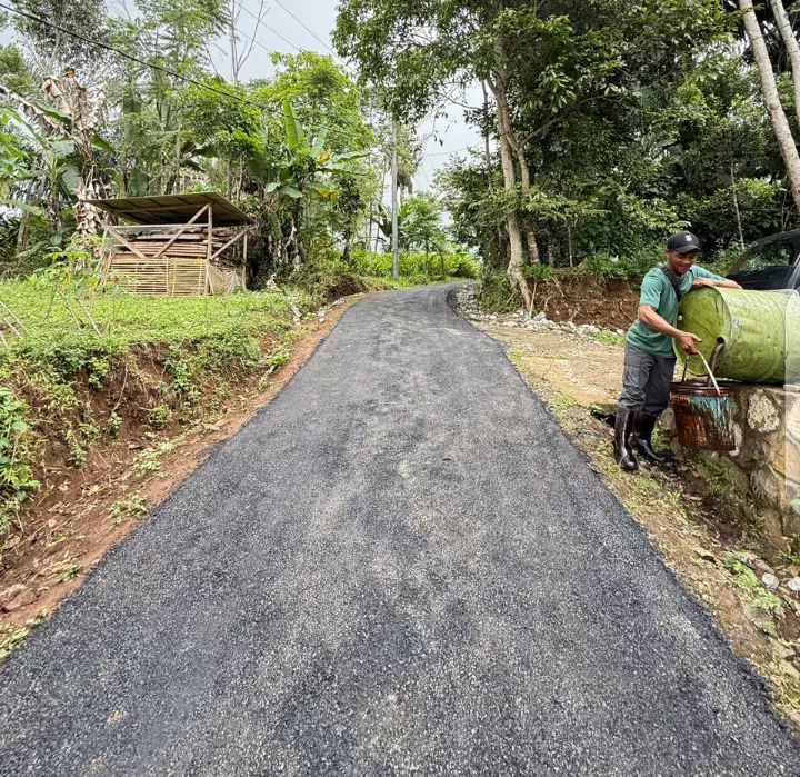 Jalan Hotmix 300 Meter di Pakenjeng Garut Perlancar Mobilitas Petani Cijeruk