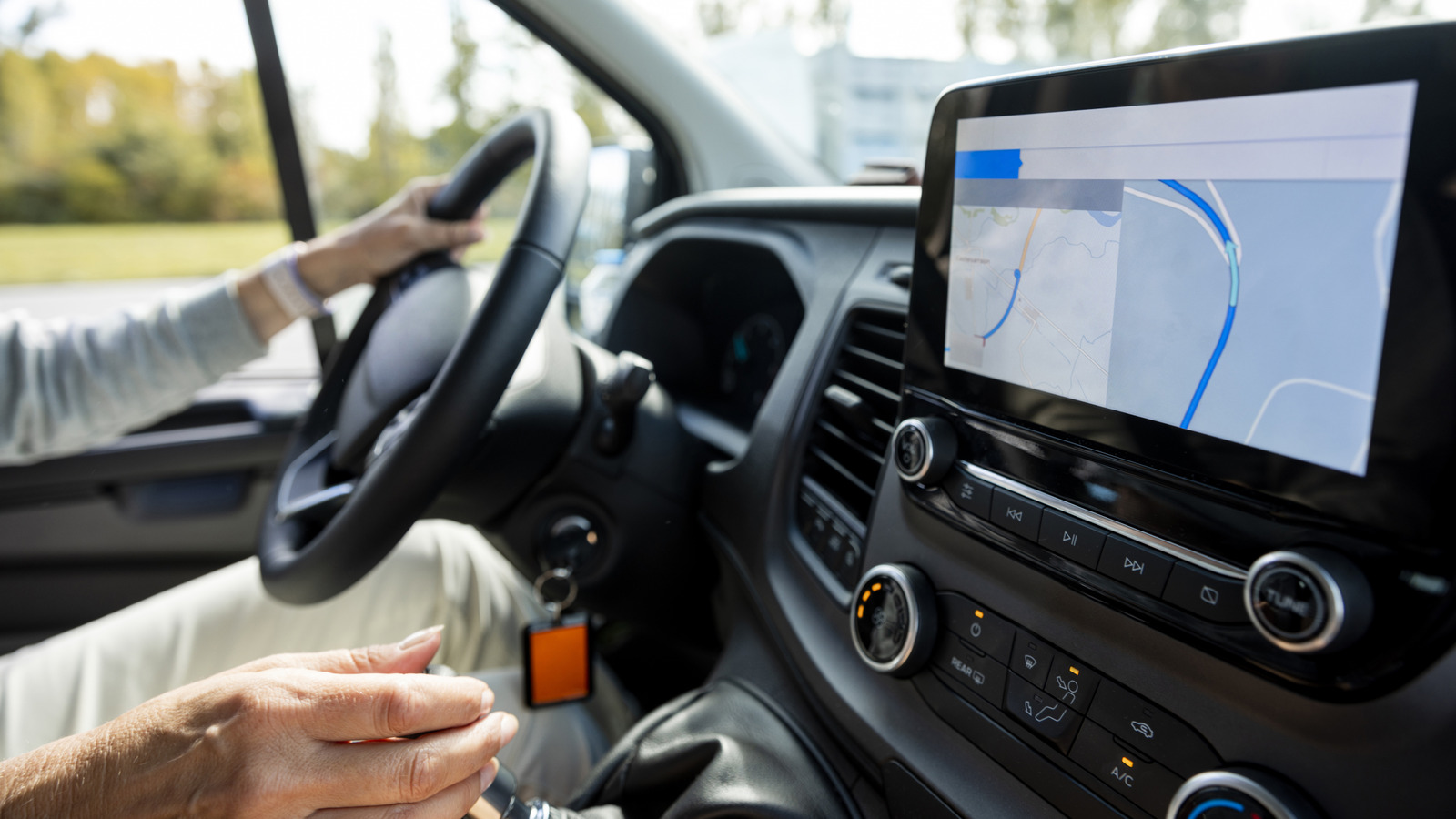 Fitur Keselamatan Mobil Modern Bantu Perpanjang Masa Mengemudi Kaum Lansia