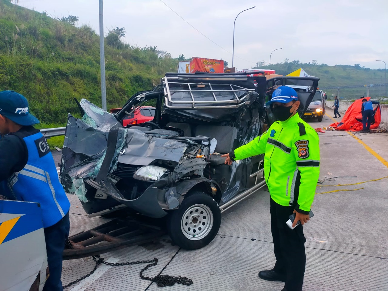 Kecelakaan Tol Cisumdawu Sumedang, Penumpang Gran Max Tewas Tabrak Truk