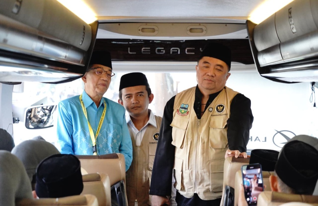 174 Jemaah Haji Garut Berangkat ke Tanah Suci, Usia Mulai 17 Tahun