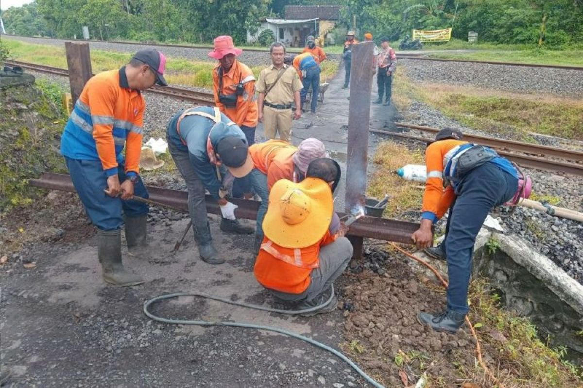KAI Daop 6 Yogyakarta Tutup 38 Perlintasan Liar Demi Keselamatan Perjalanan