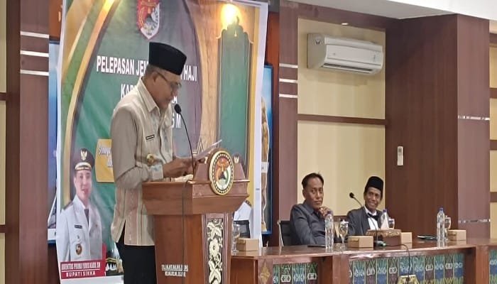 Wabup Sikka Simon Subandi Lepas 44 Calon Jemaah Haji Maumere